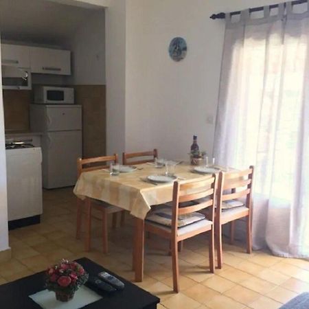Apartments And Rooms Ognjen - Family Apartments With Free Parking Betina  Eksteriør billede