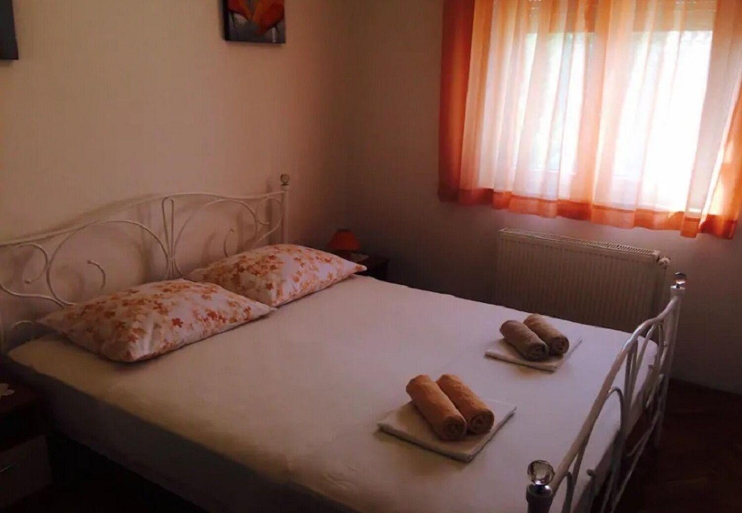Apartments And Rooms Ognjen - Family Apartments With Free Parking Betina  Eksteriør billede