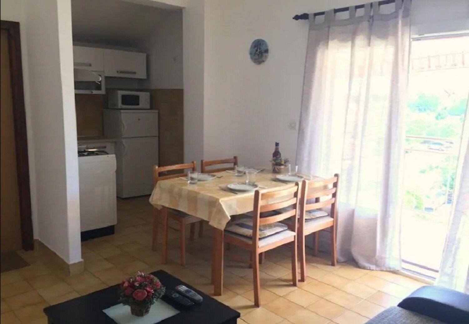 Apartments And Rooms Ognjen - Family Apartments With Free Parking Betina  Eksteriør billede