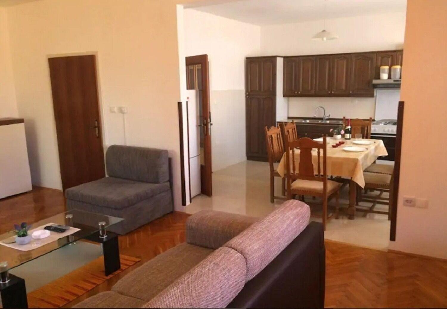 Apartments And Rooms Ognjen - Family Apartments With Free Parking Betina  Eksteriør billede