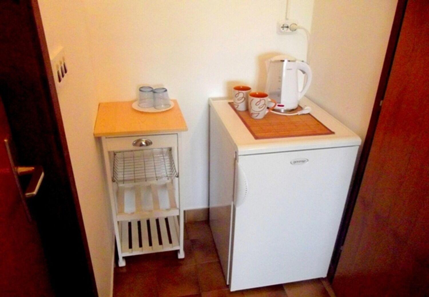 Apartments And Rooms Ognjen - Family Apartments With Free Parking Betina  Eksteriør billede