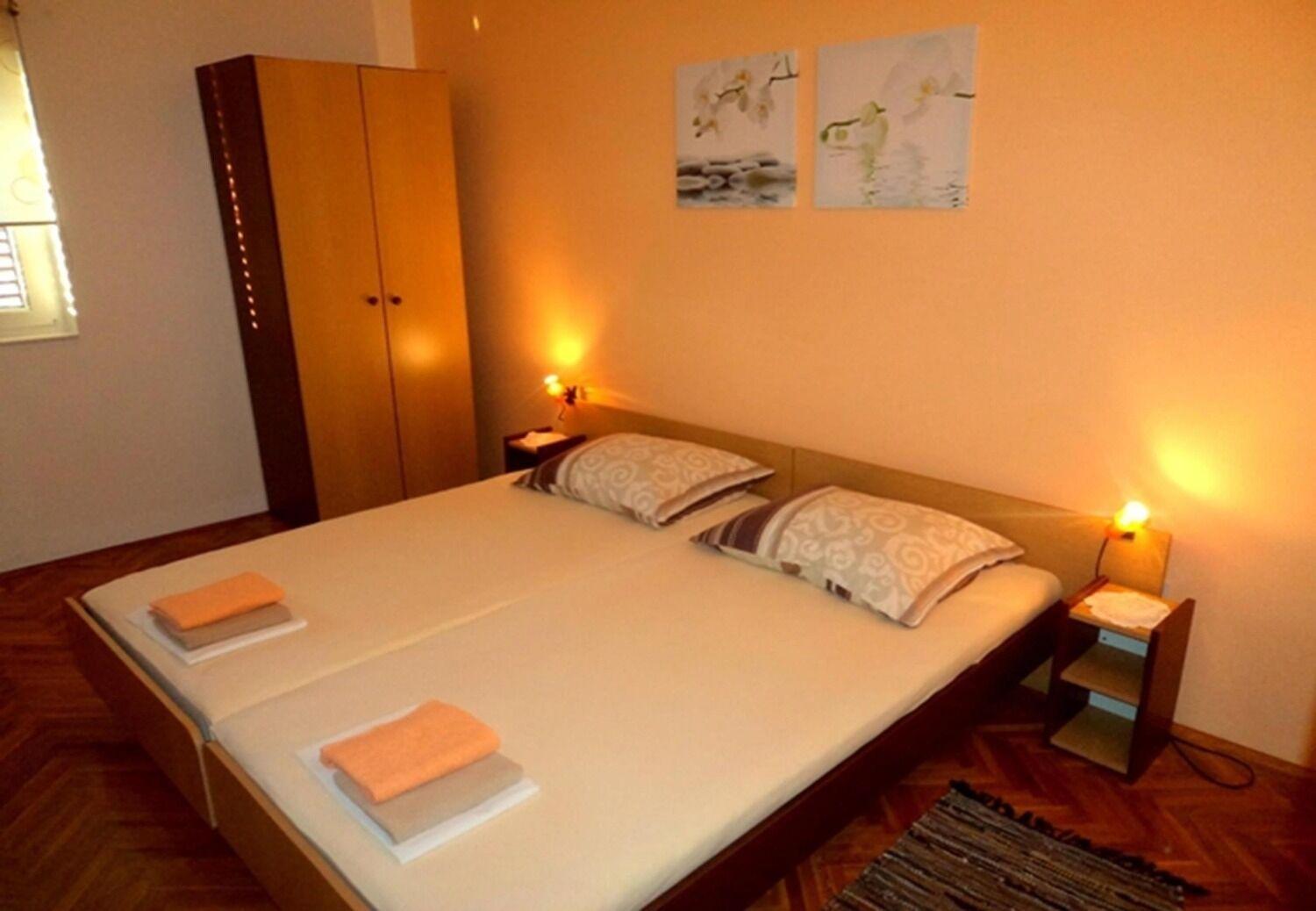 Apartments And Rooms Ognjen - Family Apartments With Free Parking Betina  Eksteriør billede