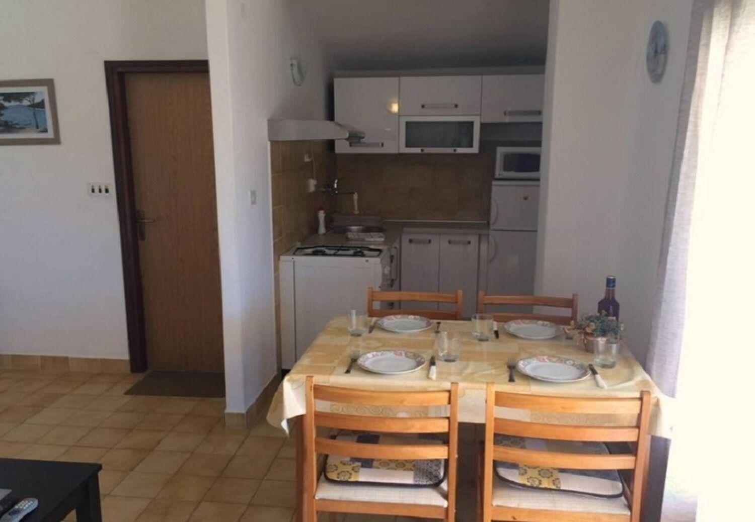 Apartments And Rooms Ognjen - Family Apartments With Free Parking Betina  Eksteriør billede