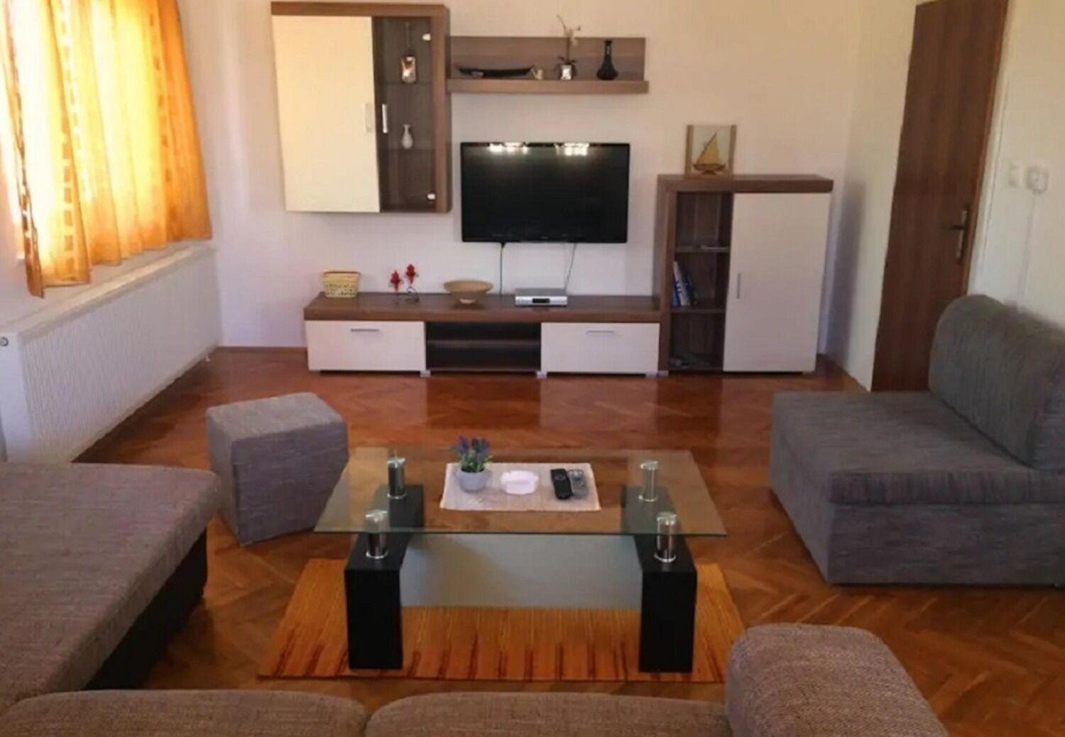 Apartments And Rooms Ognjen - Family Apartments With Free Parking Betina  Eksteriør billede